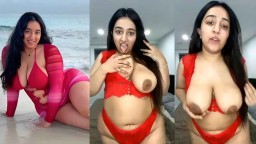 Desi lady showing big boobs